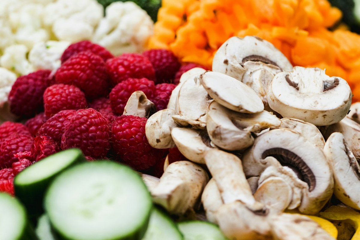 Frutas e verduras frescas. Foto: Nathan Dumlao/Unsplash